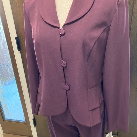 Suit - Women’s Danny and Nicole pantsuit - Picture 2 of 7